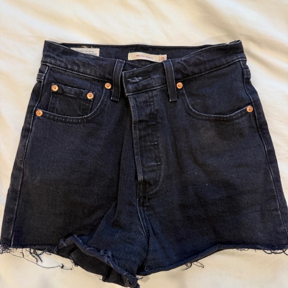 Levi’s Ribcage Shorts - Picture 2 of 6